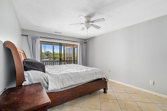 Building Photo - 300 Yacht Club Dr