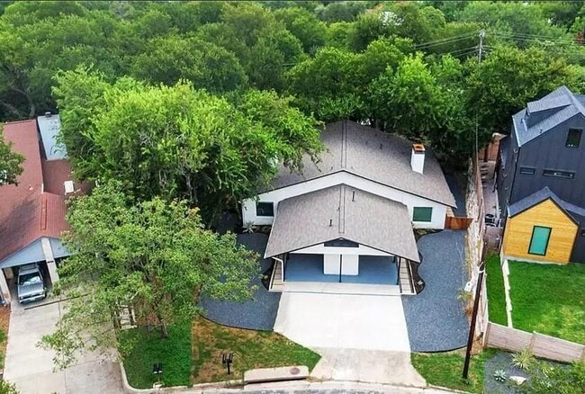 Building Photo - 1509 Oak Heights Dr