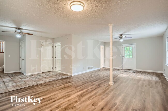 Building Photo - 6215 Little Ridge Rd