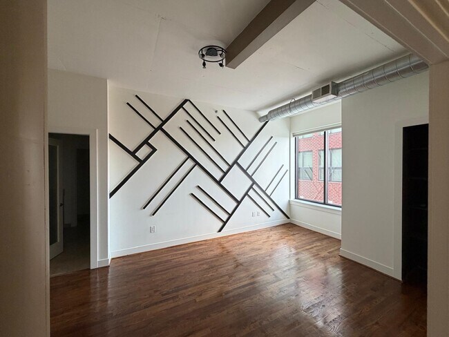 Building Photo - 5005 Hidalgo St