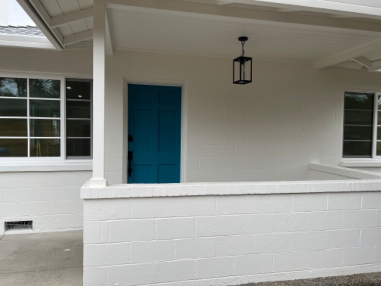 Building Photo - 400 Calle Del Monte