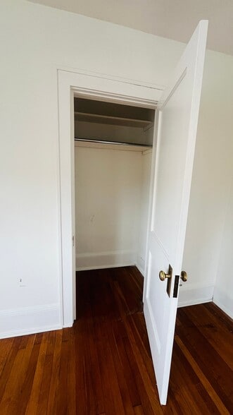 Building Photo - 812 Tyler Ave