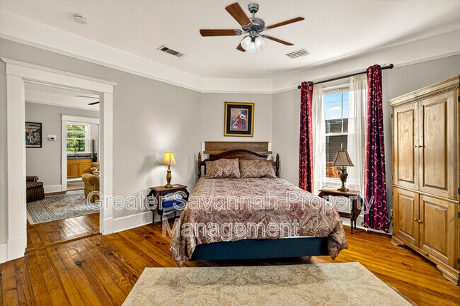 Building Photo - 530 E 35th St