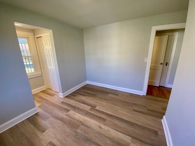 Building Photo - 4 Pafel Rd