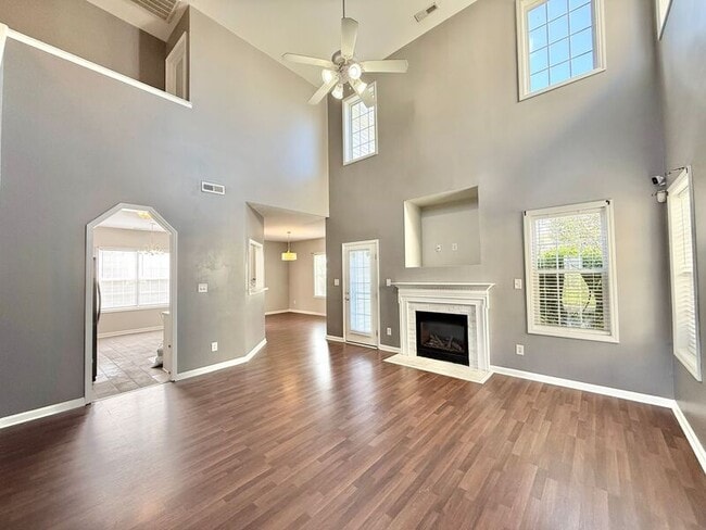 Building Photo - 1936 Cartier Ruby Ln