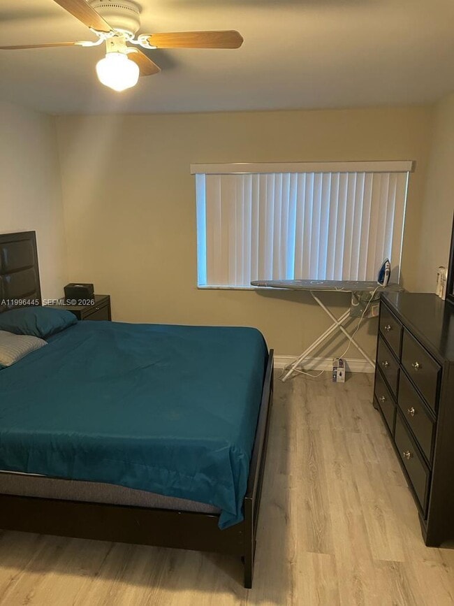 Building Photo - 100 Lakeview Dr