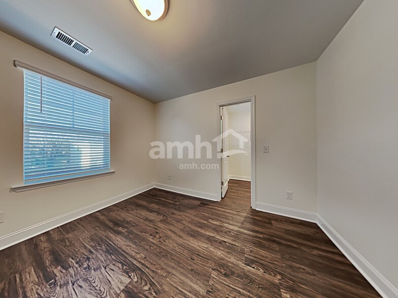 Building Photo - 1813 Produce Ln