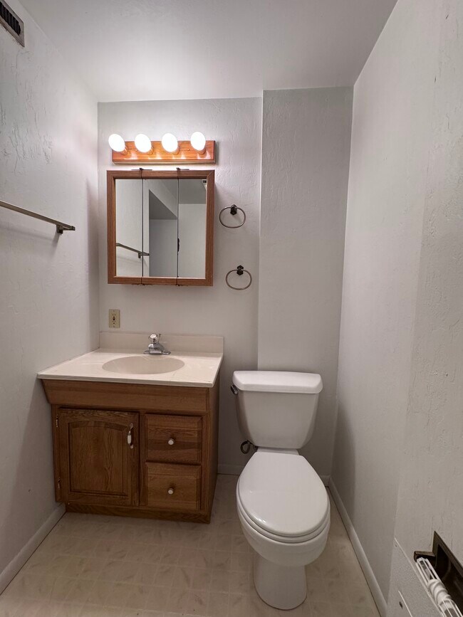 Building Photo - 950 Taney Ln