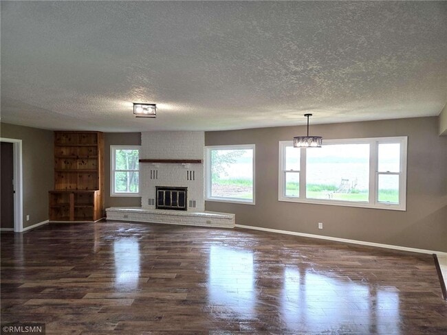 Building Photo - 3311 Interlachen Dr NE