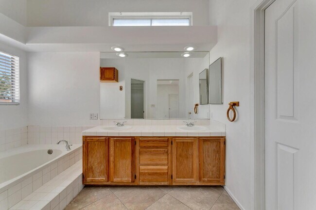 Building Photo - Single Story 3 bedroom and 2 bath home.