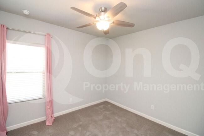 Building Photo - 11561 W Tom Henry Way