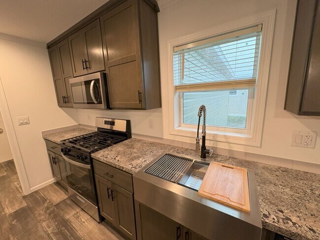 Building Photo - 5045 W Sawgrass Dr