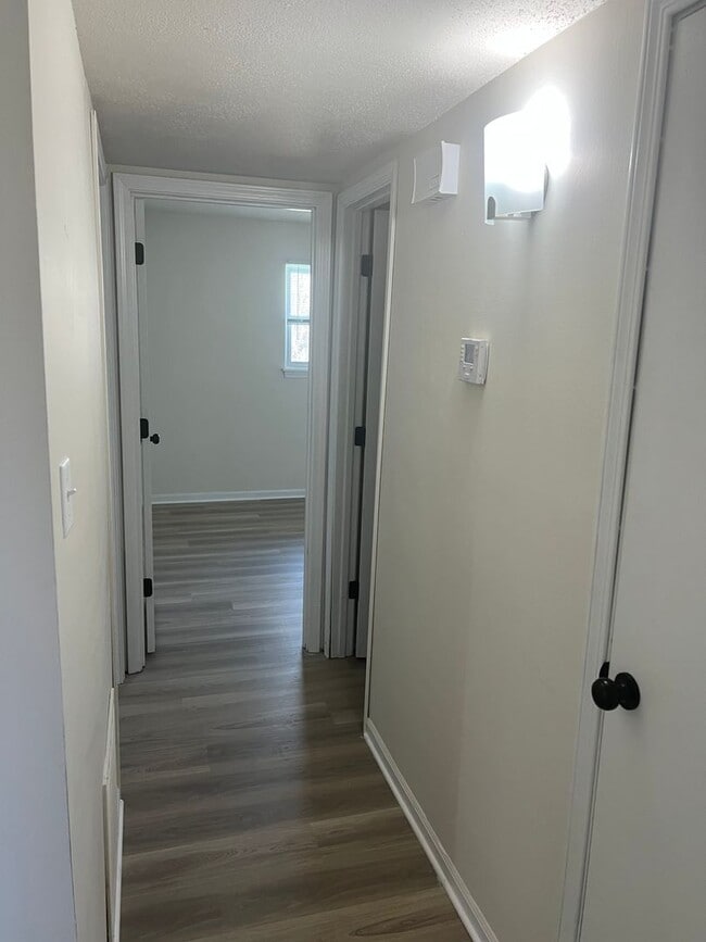 Building Photo - 758-760 Southampton Dr