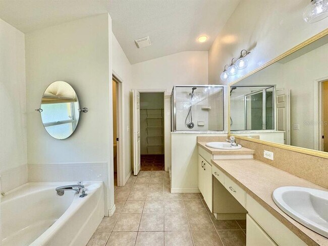 Building Photo - 22537 Roderick Dr