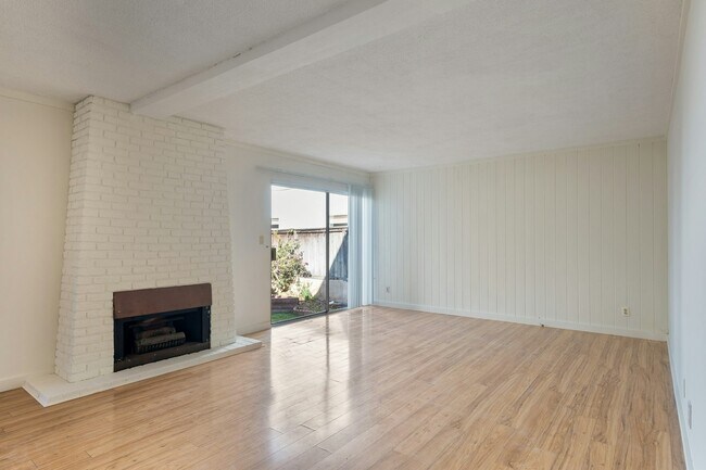 Building Photo - 845 2nd St