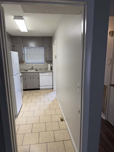 Kitchen - 2813 31st Ave N
