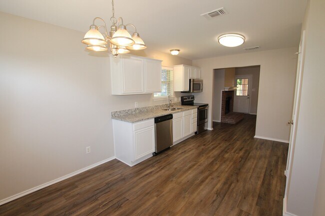 Building Photo - Coming Soon! Updated 3 Bedroom, 2 Bathroom home in Whitehouse ISD!