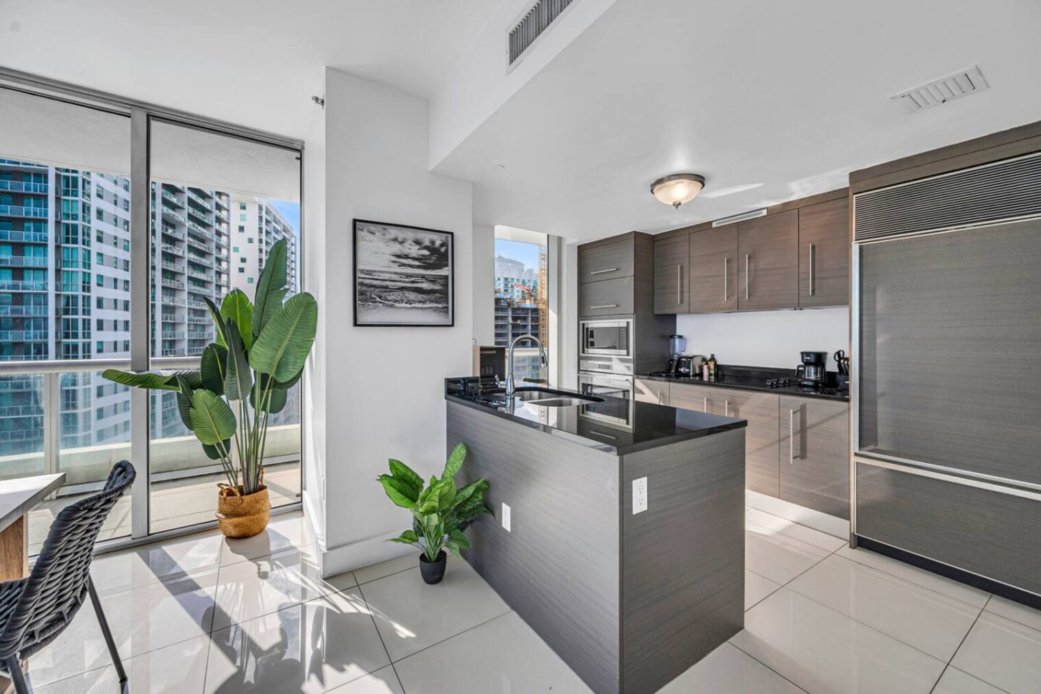 Building Photo - 485 Brickell Ave