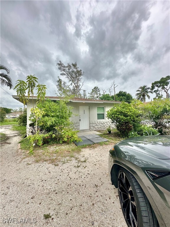 Primary Photo - 5635 Fifth Ave