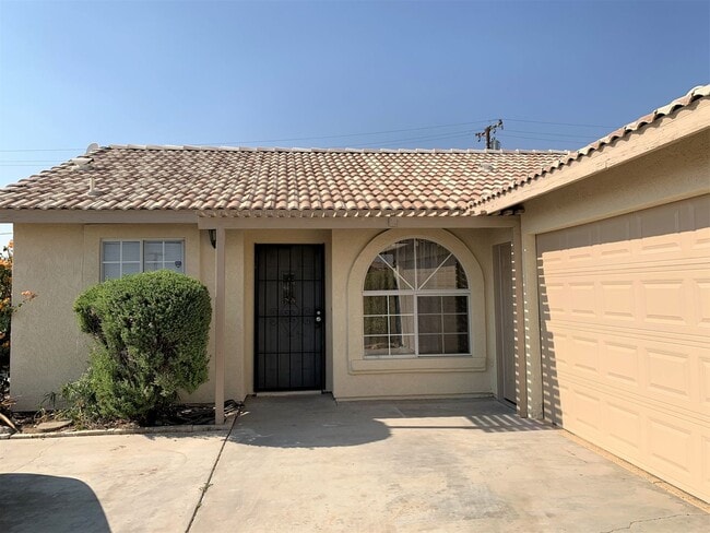 Primary Photo - Clean 3 Bedroom 2 Bath