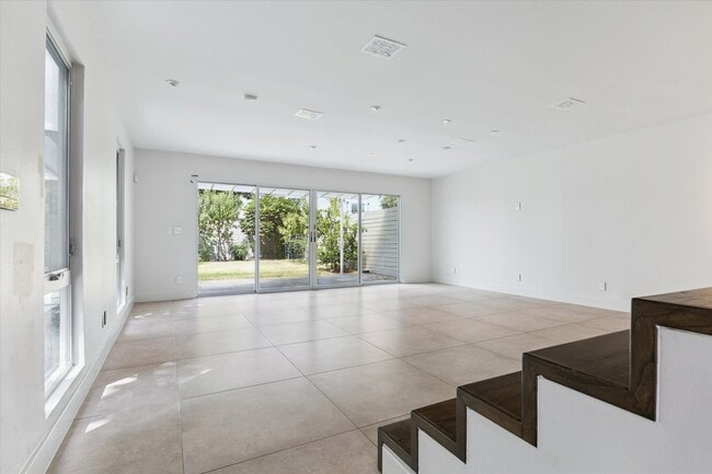 Building Photo - 1222 Marconi St