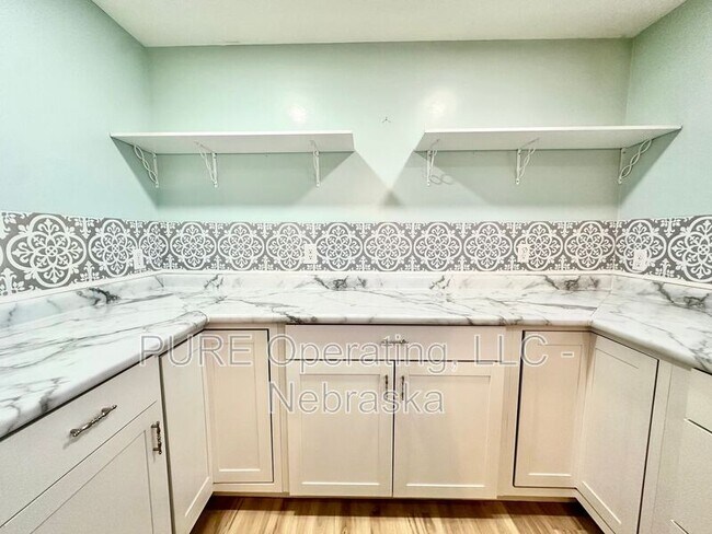 Building Photo - 20215 Pinkney St