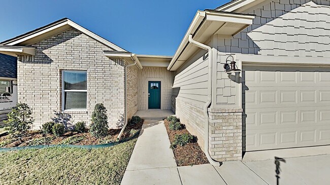 Building Photo - Very Nice 3 Bedroom 2 Bath Home in Yukon S...