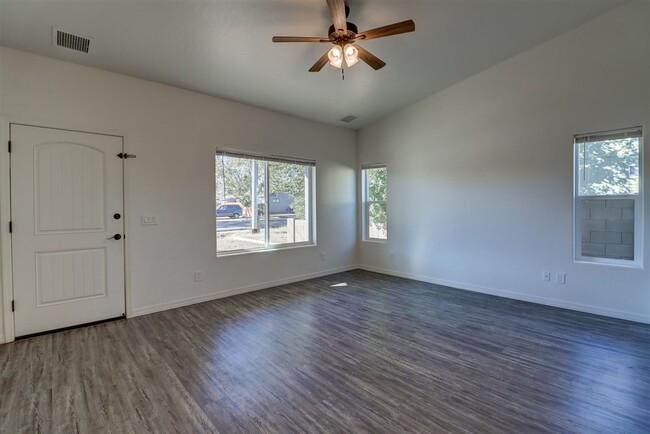Building Photo - 8346 Florentine Rd
