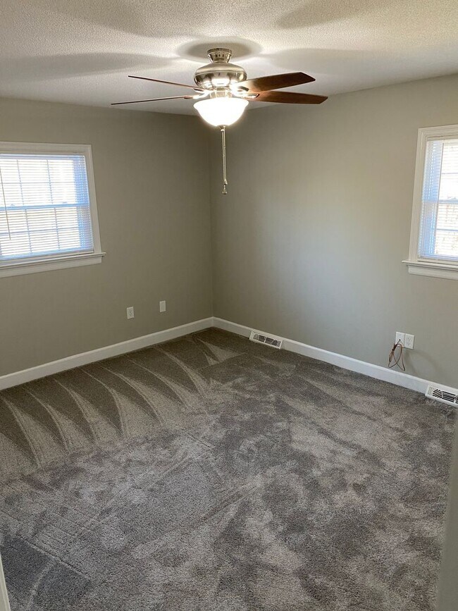 Building Photo - 308 College Park Dr