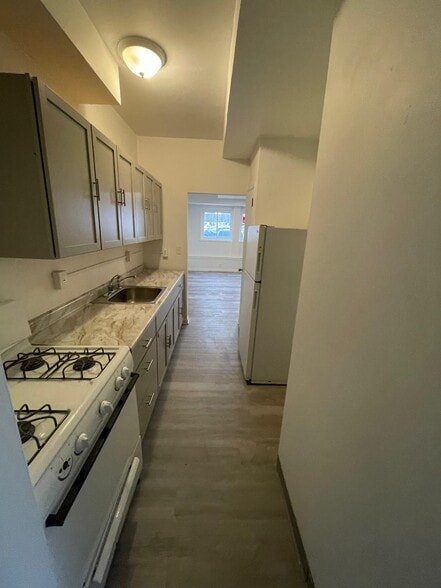 Building Photo - 1382 Center Ave