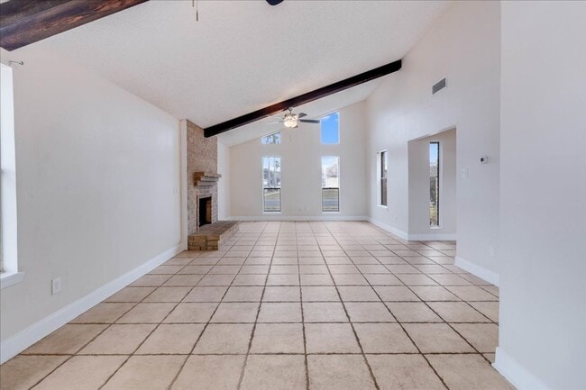 Building Photo - 985 Crossbill St