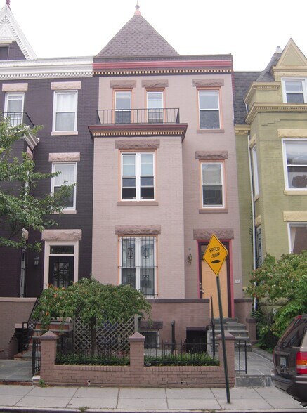 Front of building - 1448 Newton St NW