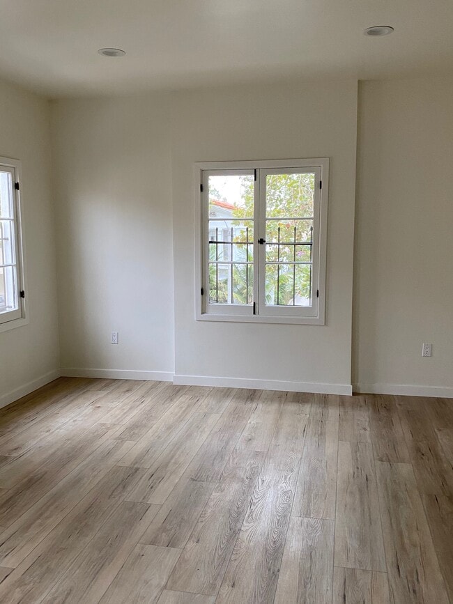 Living room - 205 S Arnaz Dr