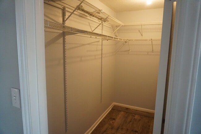 Building Photo - 2505 Flint Dr