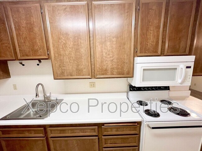Building Photo - 751 N Los Felices Rd