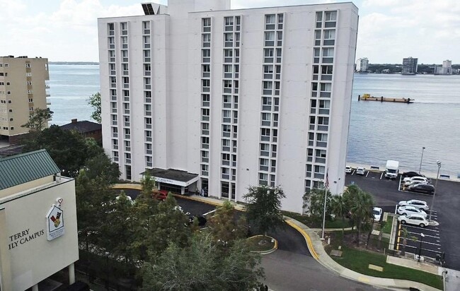 Building Photo - 1400 Le Baron Ave