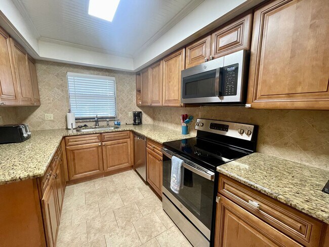 Building Photo - Furnished 2 Bed, 2 Bath Condo – Available Now!