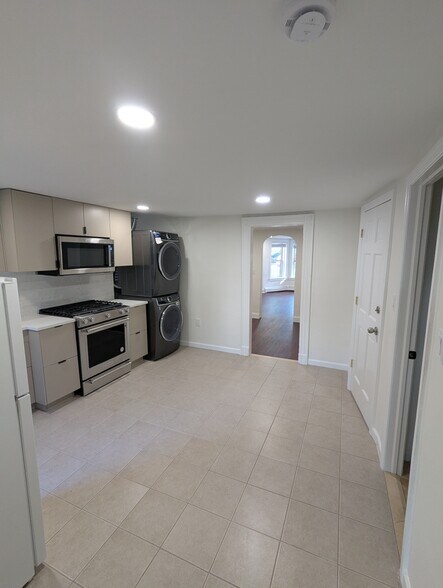 Primary Photo - 62 Reservoir Ave