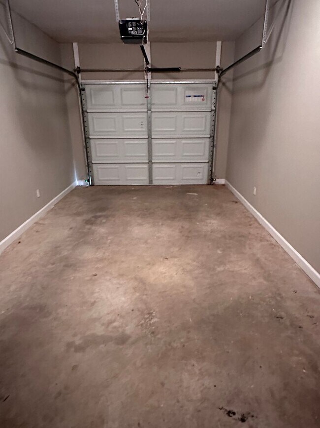 Building Photo - Eagle Landing - End Unit