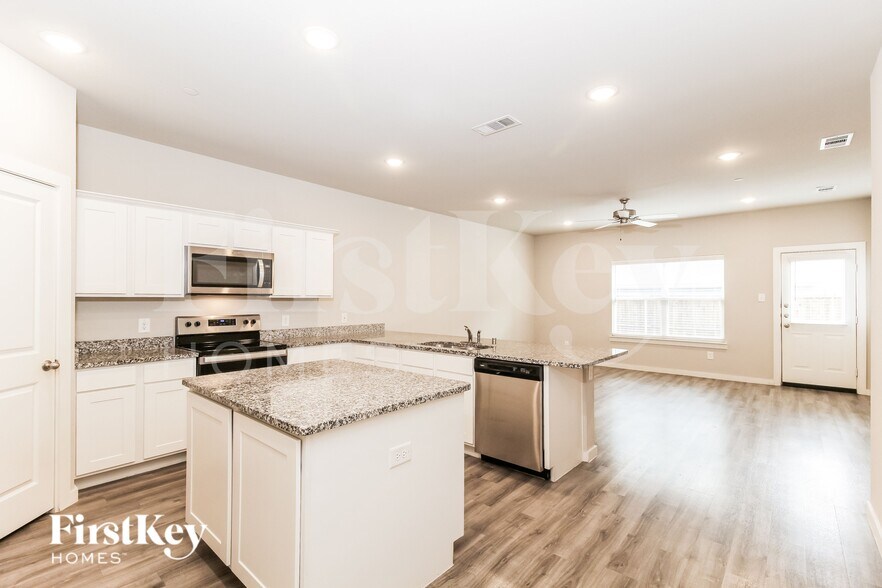 Building Photo - 618 Ava Trl