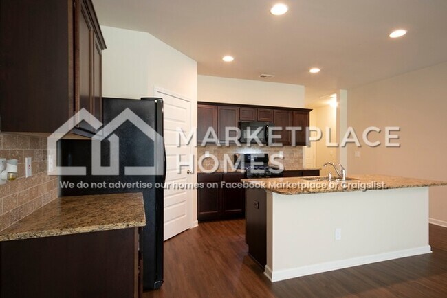 Building Photo - 3098 White Gate Lp