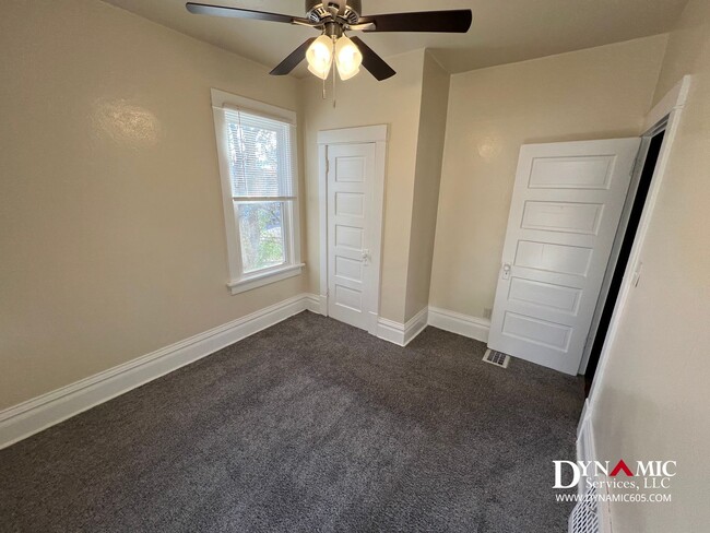 Building Photo - 3 Bedroom, 1 Bathroom Single Family House