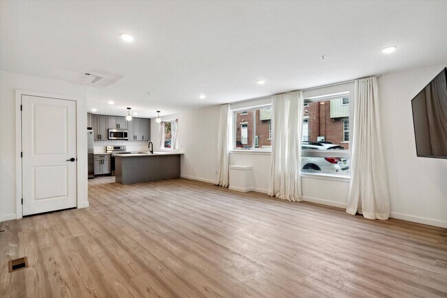 Primary Photo - 1338 N 15th St