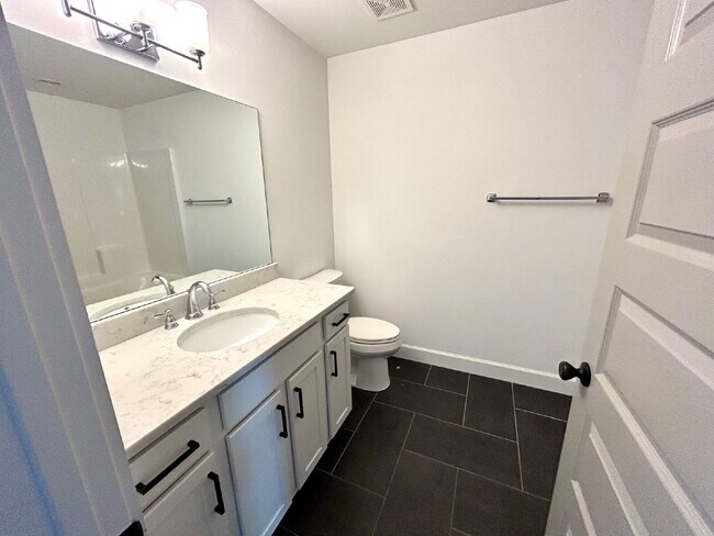 Building Photo - Modern 3-Bedroom 3-Story Apartment with a ...