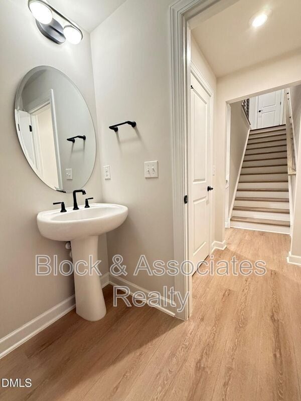 Building Photo - 216 Oak Summit Pl