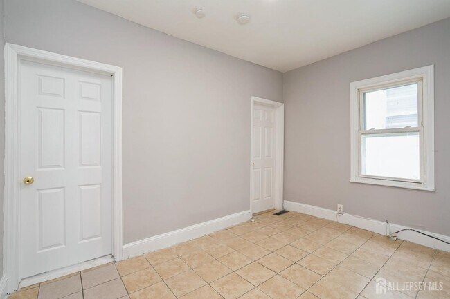 Building Photo - 309 Hall Ave