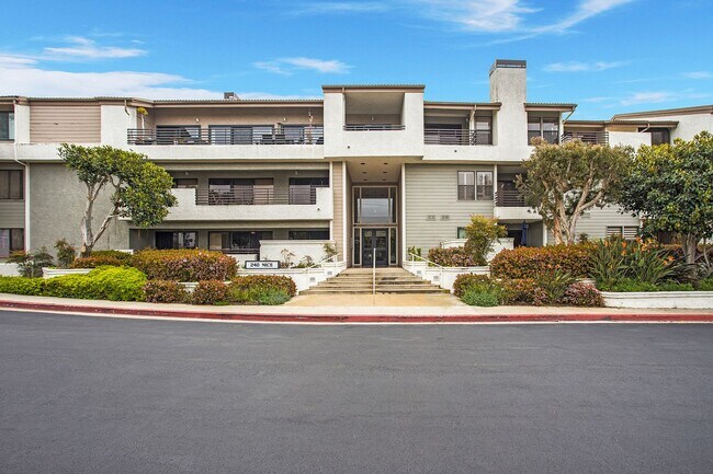 Building Photo - Welcome to Luxurious Villa Balboa in Newpo...