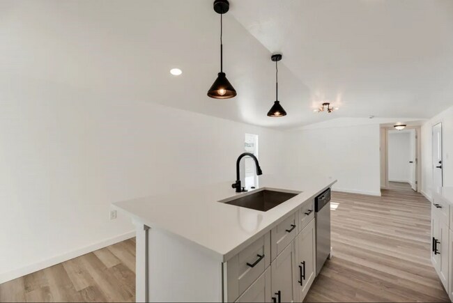 Building Photo - 393 Knollwood Rd