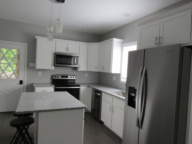 Building Photo - 152 Butler St