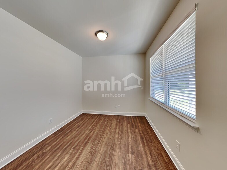 Building Photo - 5115 Hudson Vly Dr